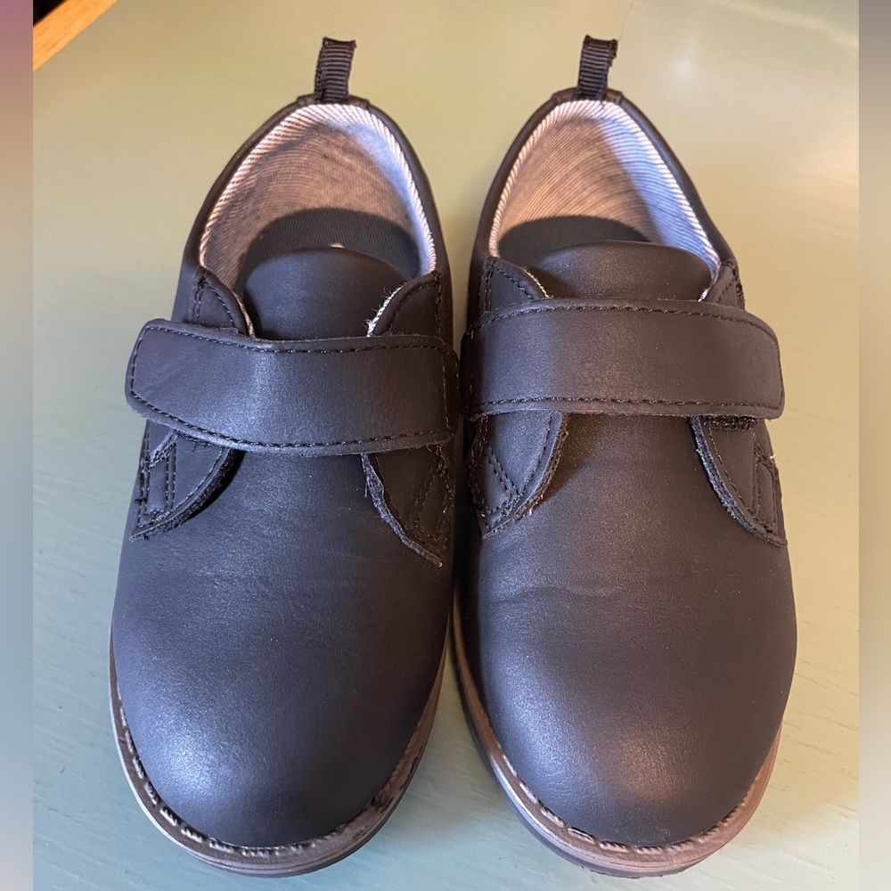 Wonder Nation Boys black velcro dress shoes size 8–worn once!